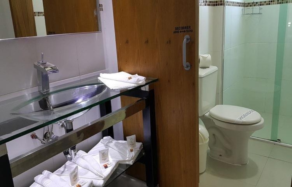 Emirates Hotel & Suites Image 14