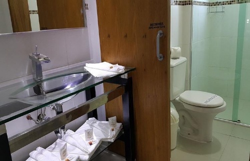 Emirates Hotel & Suites image 14