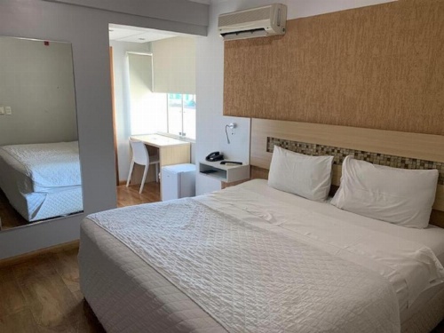 Emirates Hotel & Suites image 2