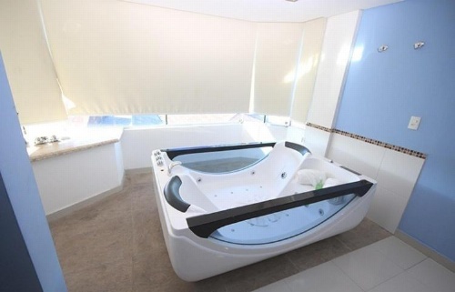 Emirates Hotel & Suites image 9